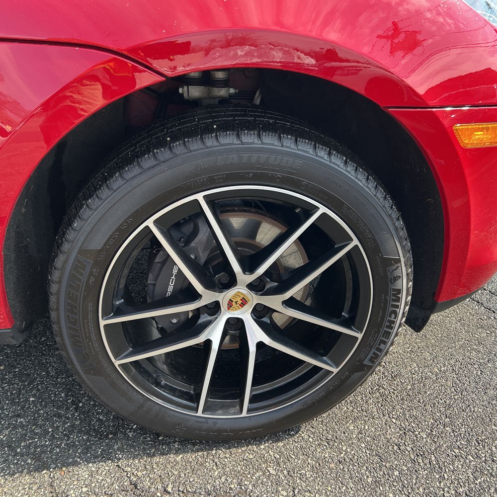 2024 Porsche Macan T - Image 8