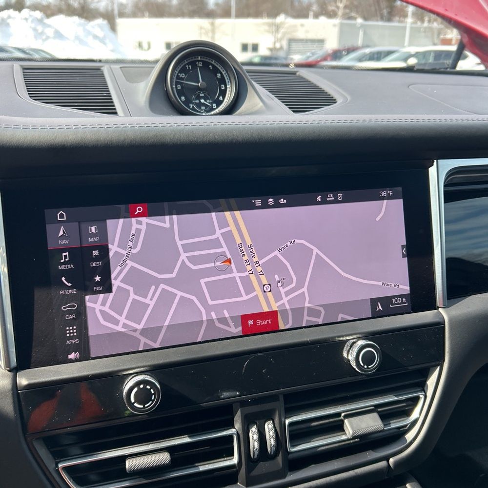 2024 Porsche Macan T - Image 9