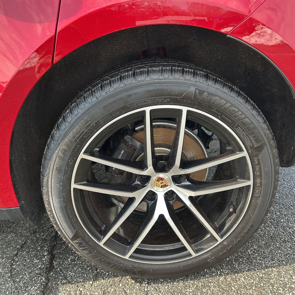 2024 Porsche Macan T - Image 15