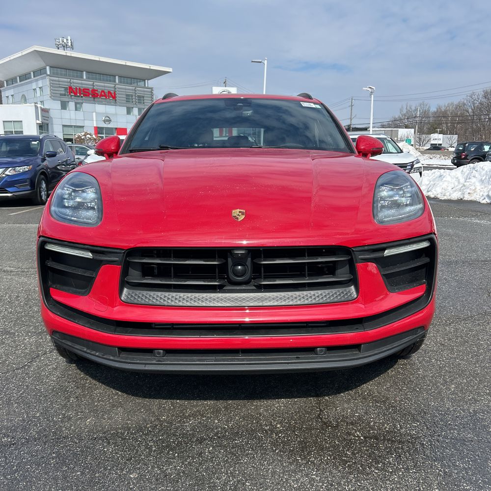 2024 Porsche Macan T - Image 21