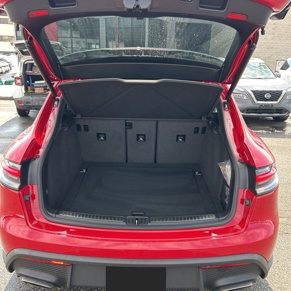 2024 Porsche Macan T - Image 27