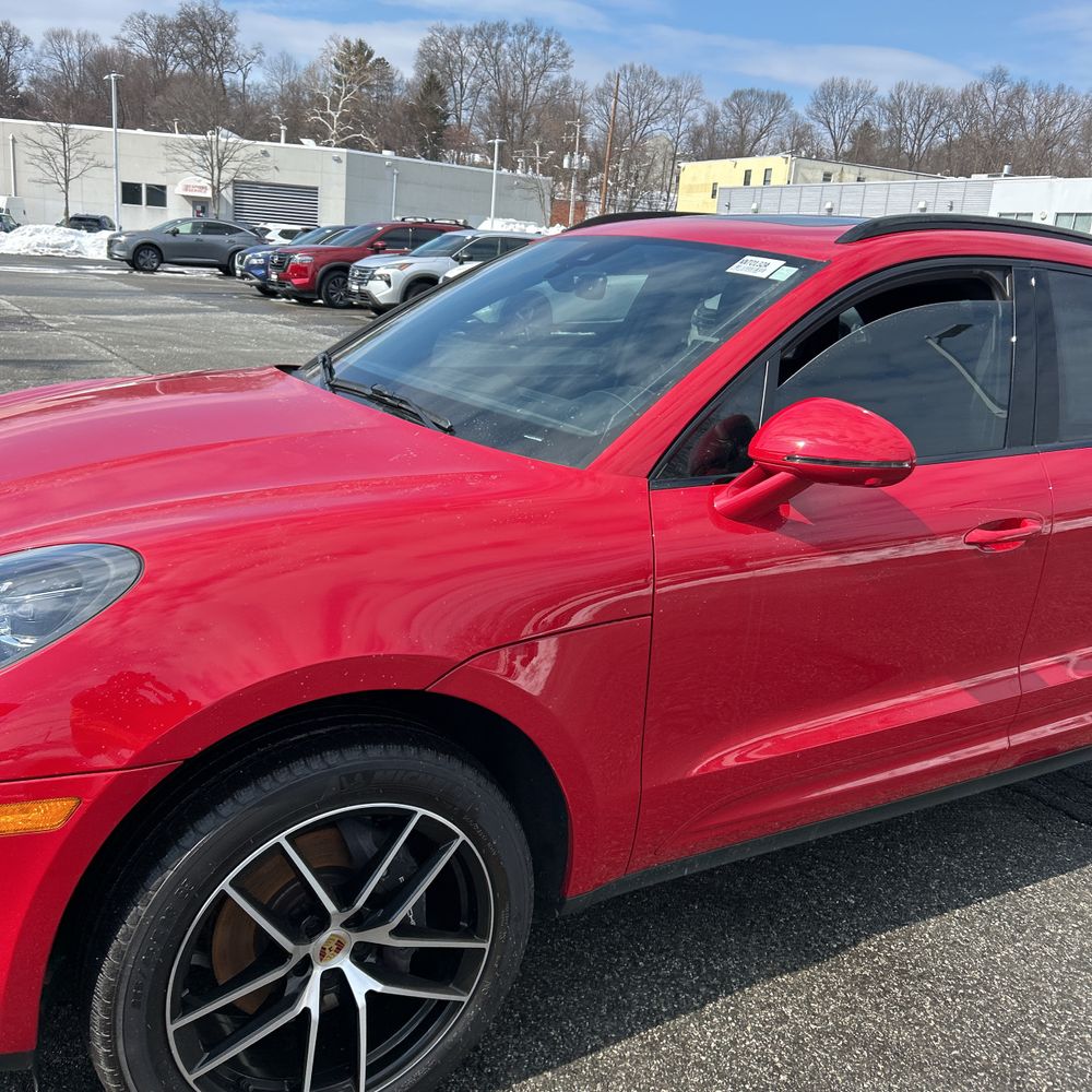 2024 Porsche Macan T - Image 32