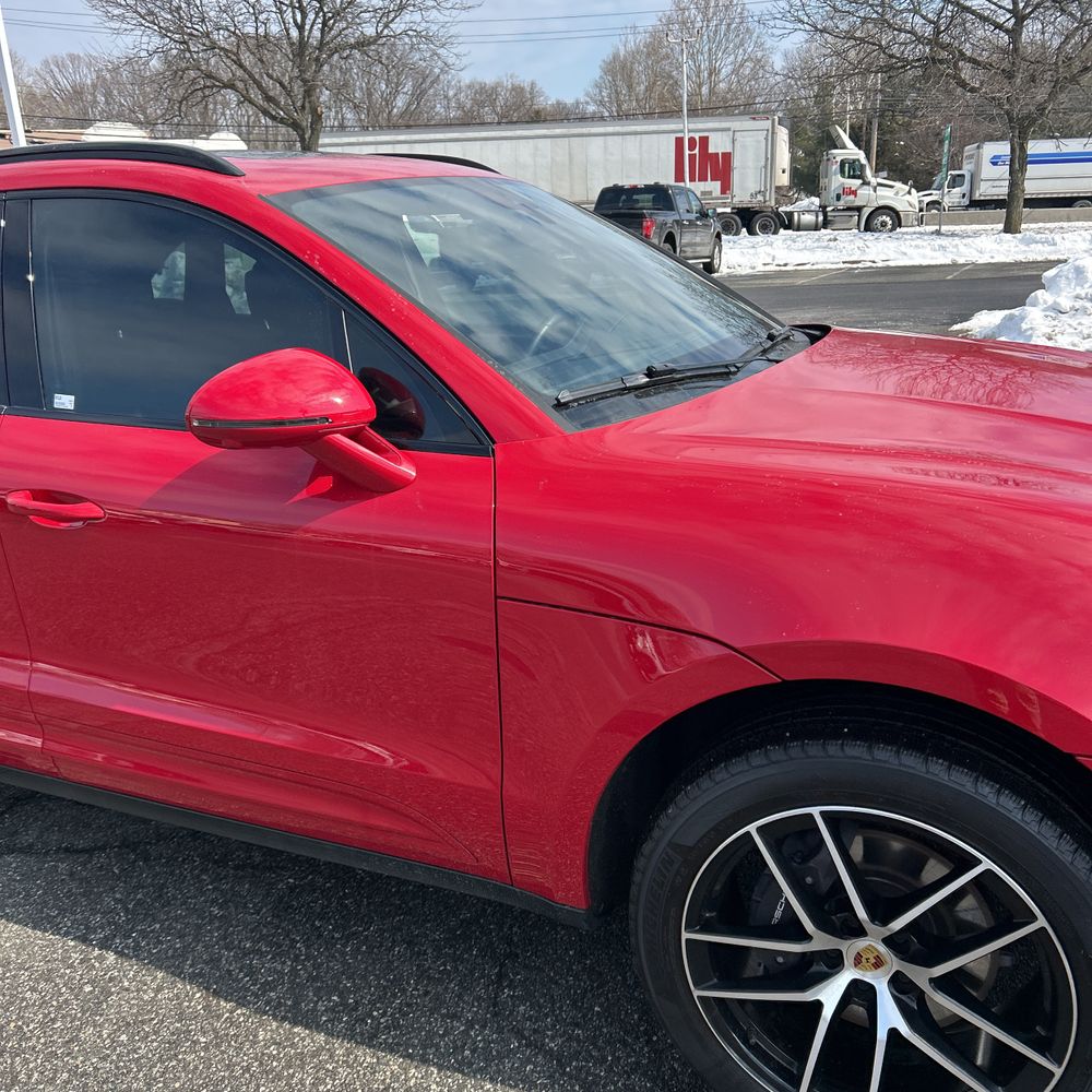 2024 Porsche Macan T - Image 38