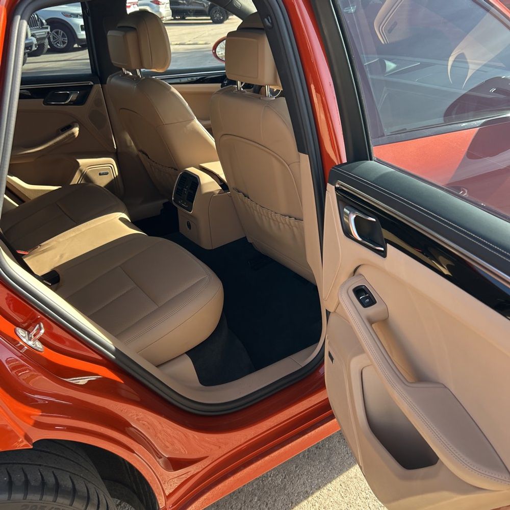 2022 Porsche Macan - Image 7