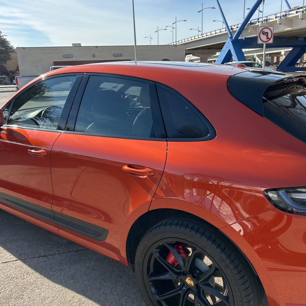 2022 Porsche Macan - Image 12