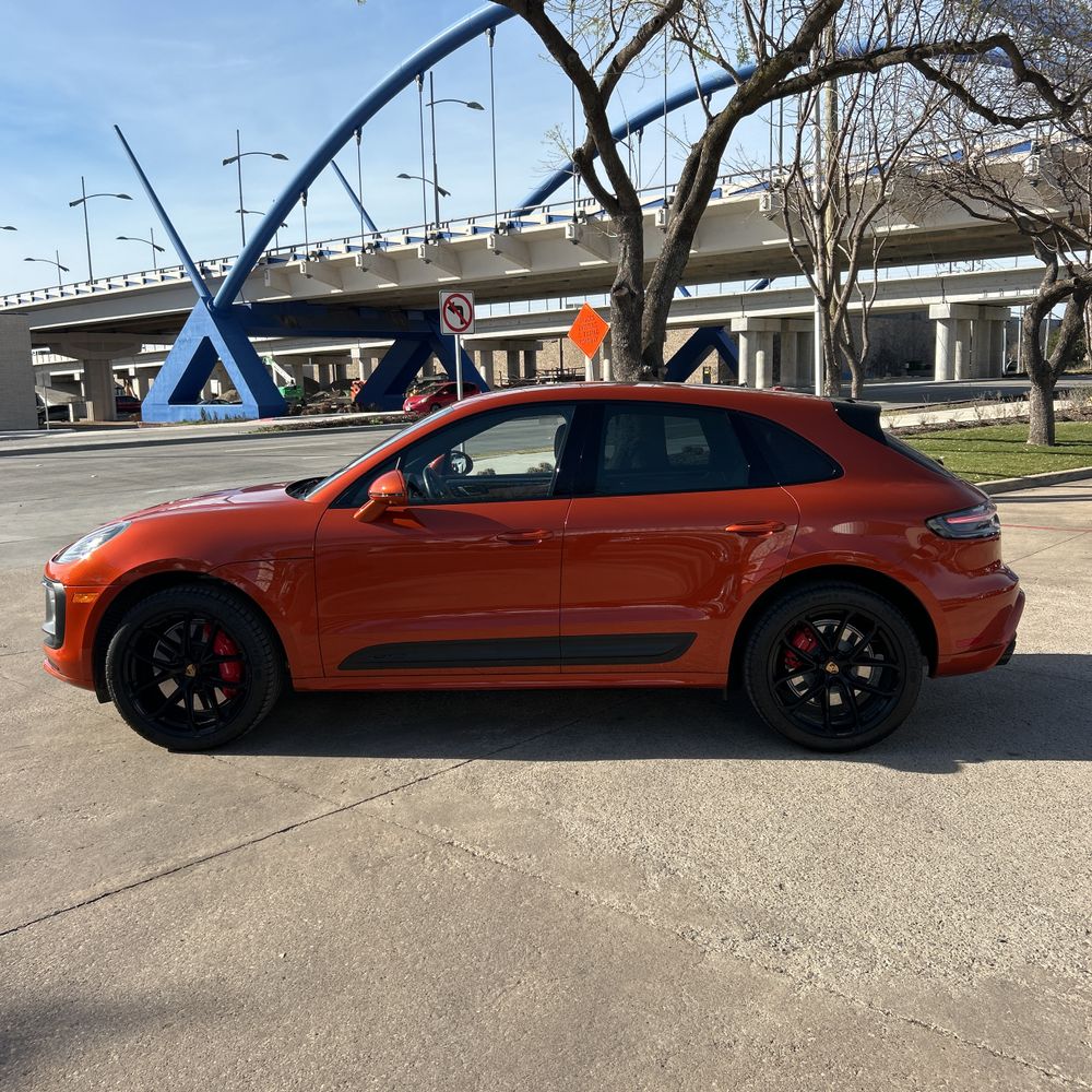 2022 Porsche Macan - Image 16