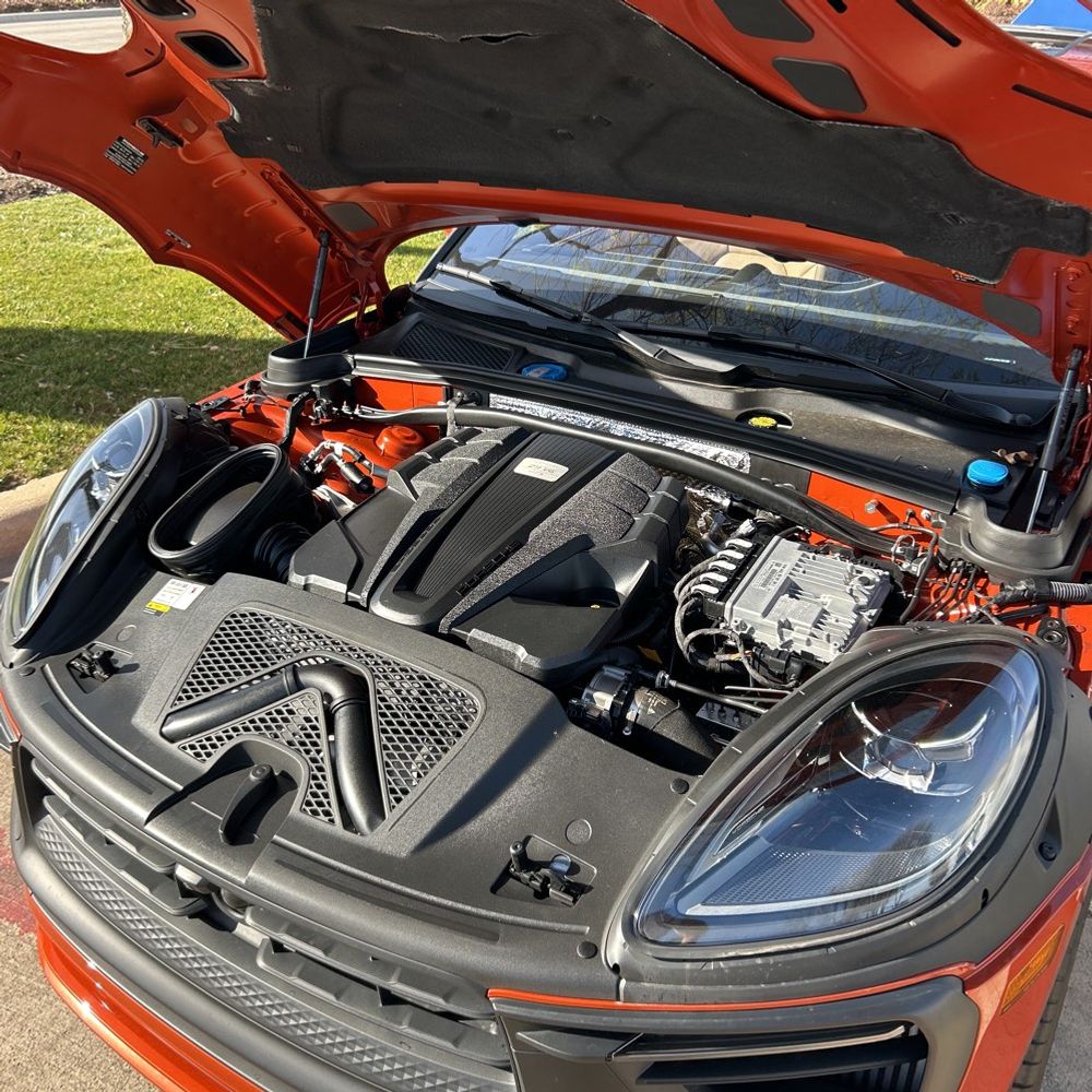 2022 Porsche Macan - Image 20