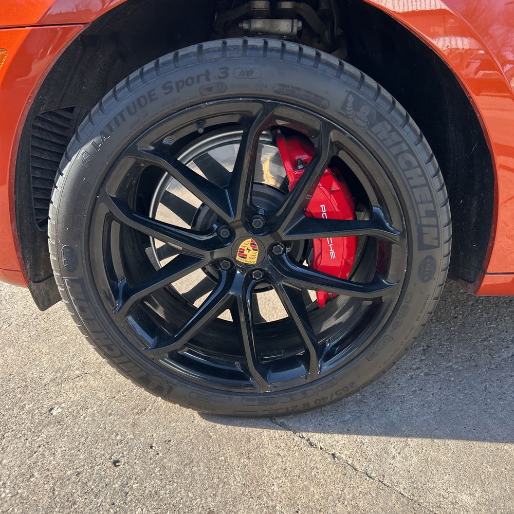 2022 Porsche Macan - Image 24