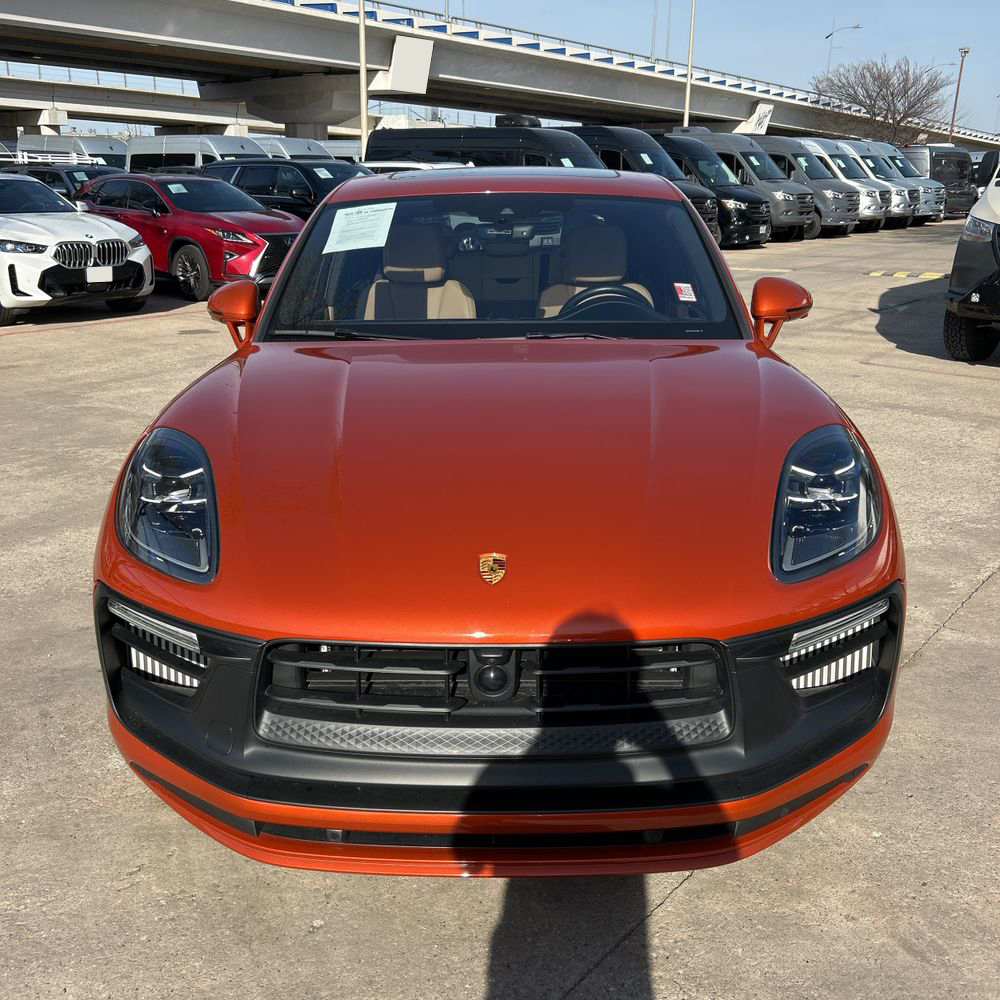 2022 Porsche Macan - Image 28
