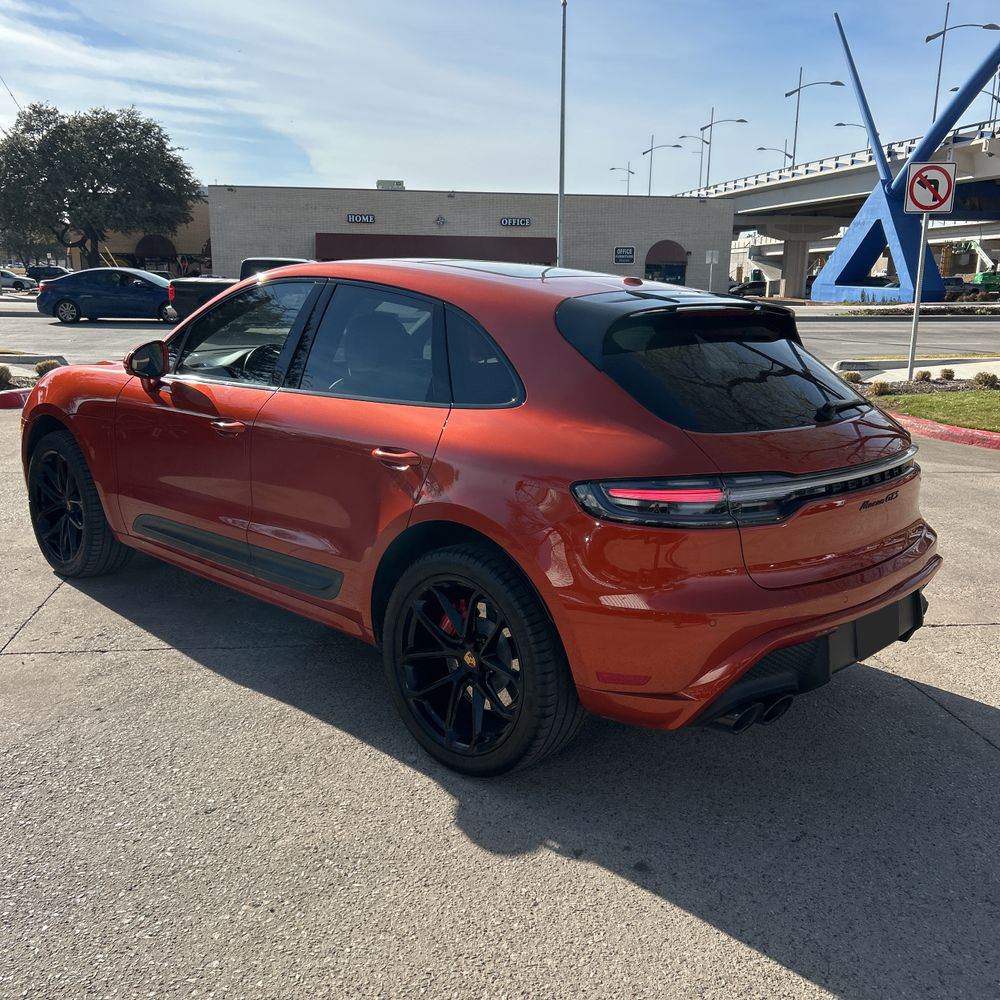 2022 Porsche Macan - Image 31