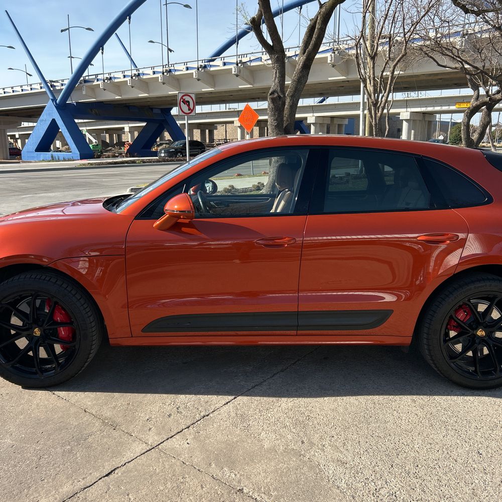 2022 Porsche Macan - Image 48