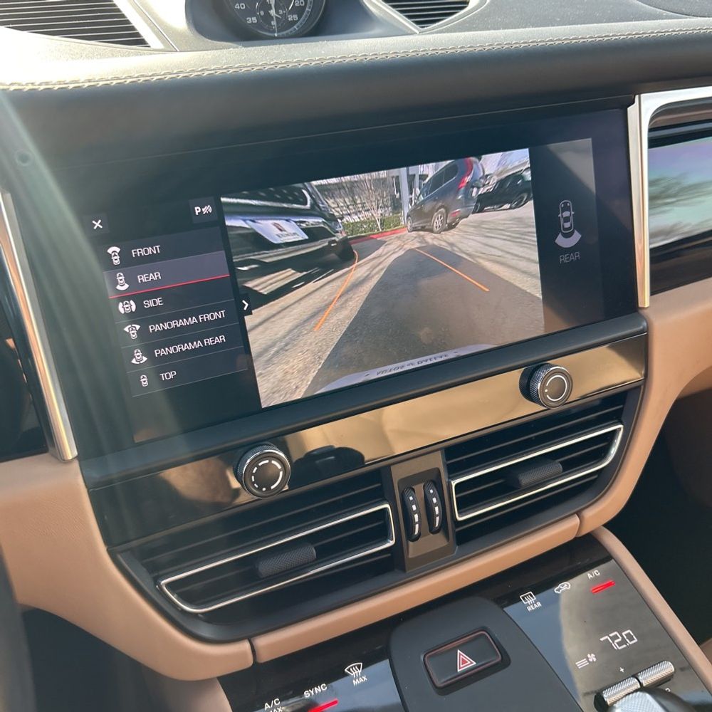 2022 Porsche Macan - Image 51