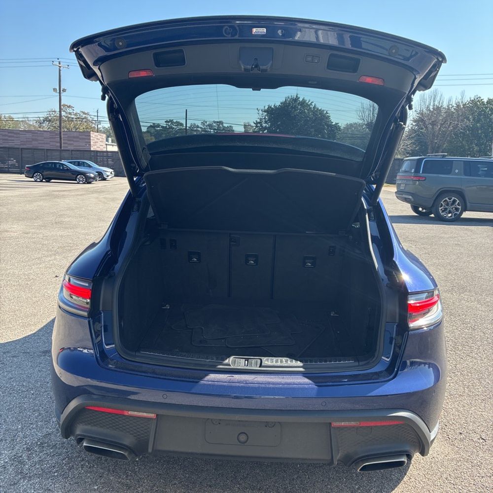 2024 Porsche Macan - Image 8