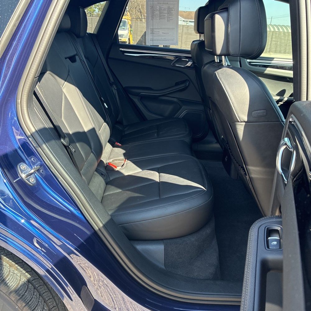 2024 Porsche Macan - Image 10