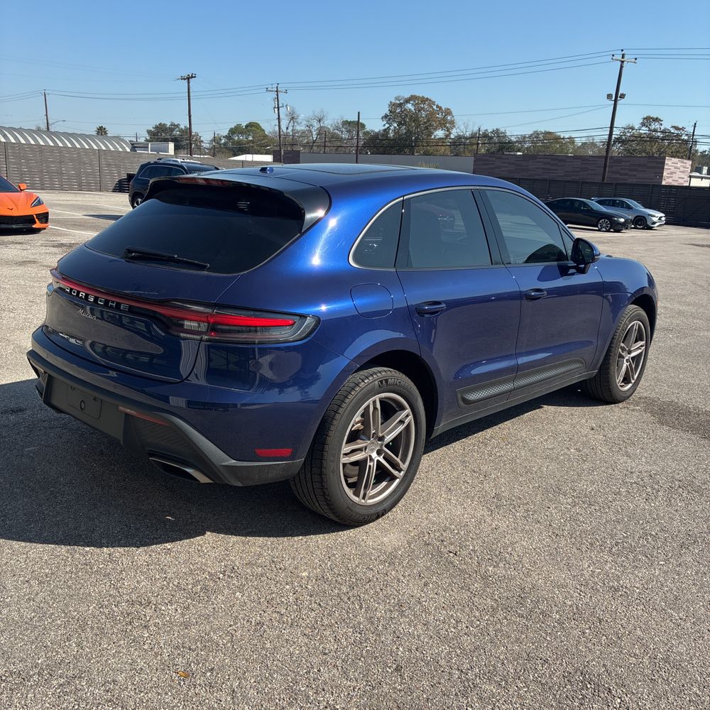 2024 Porsche Macan - Image 14