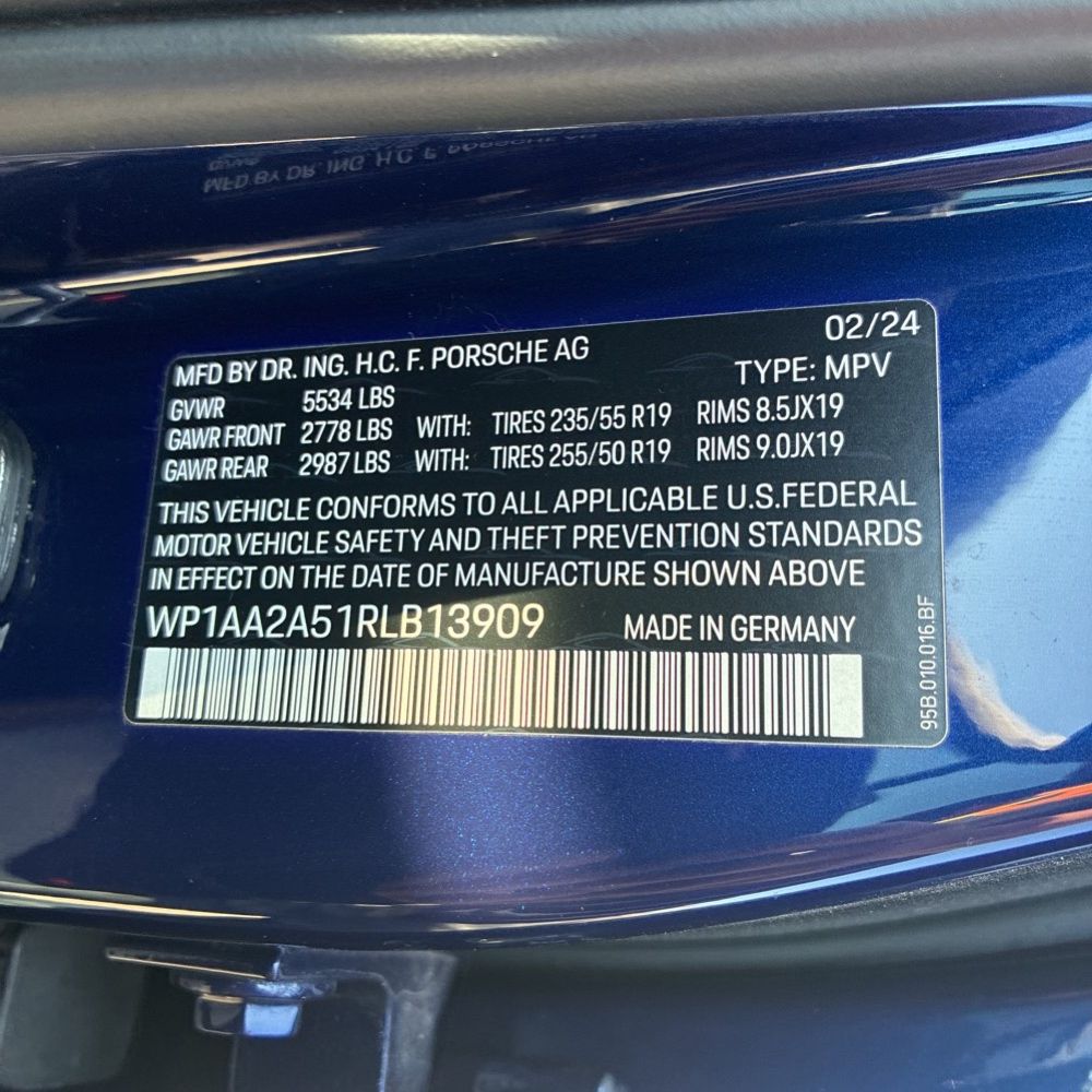 2024 Porsche Macan - Image 16