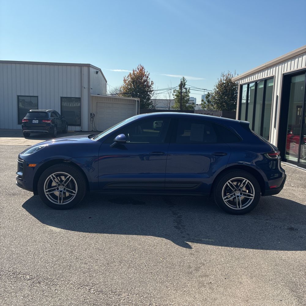 2024 Porsche Macan - Image 24
