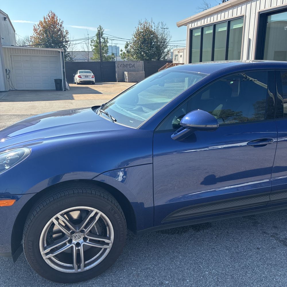 2024 Porsche Macan - Image 25