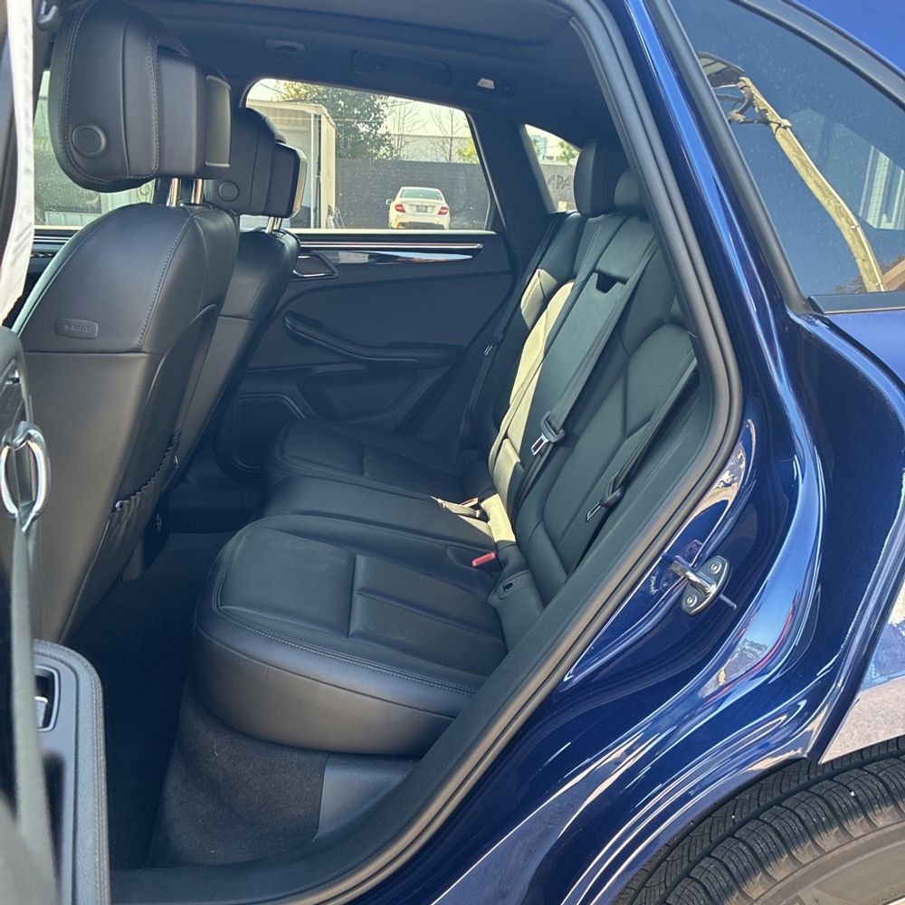 2024 Porsche Macan - Image 31