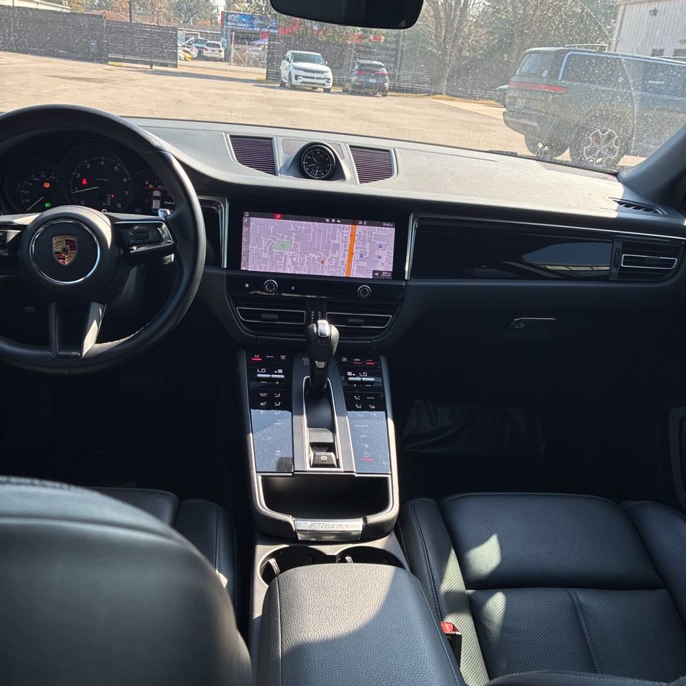 2024 Porsche Macan - Image 34