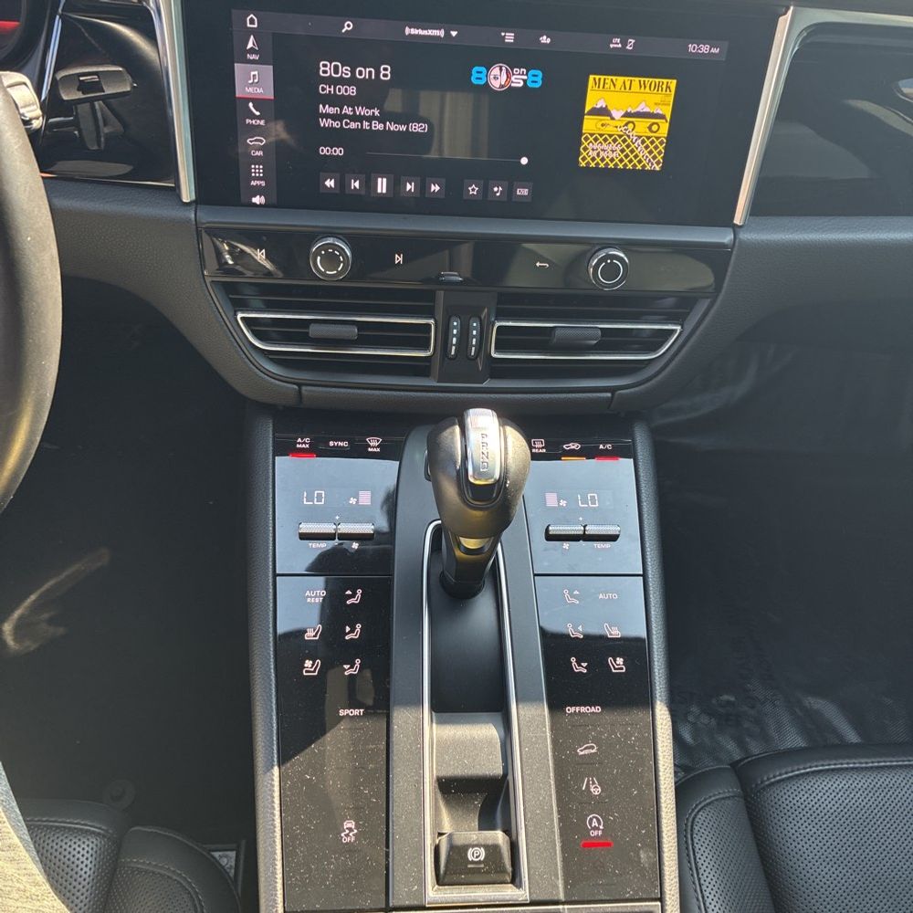 2024 Porsche Macan - Image 36