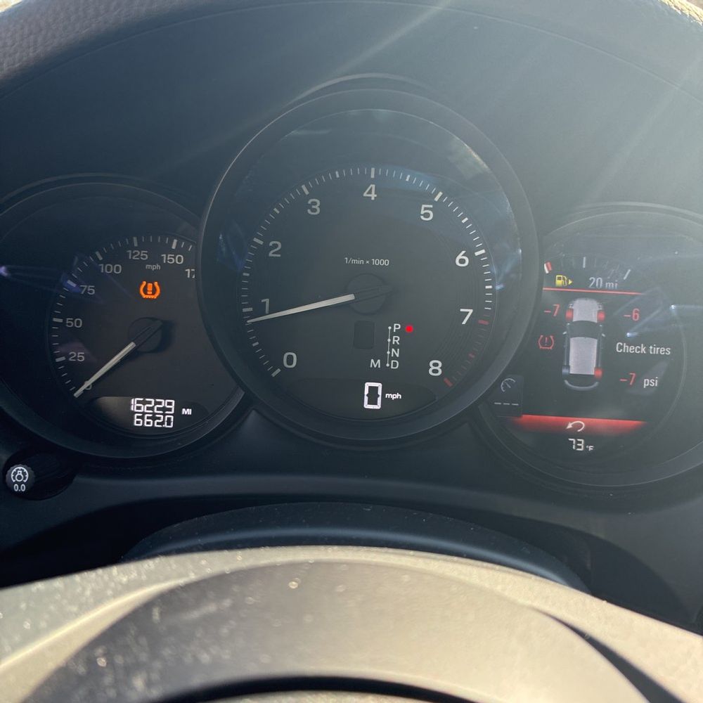 2024 Porsche Macan - Image 44