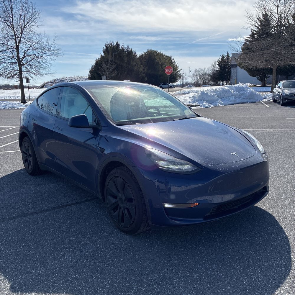 2024 Tesla Model Y Long Range - Image 2