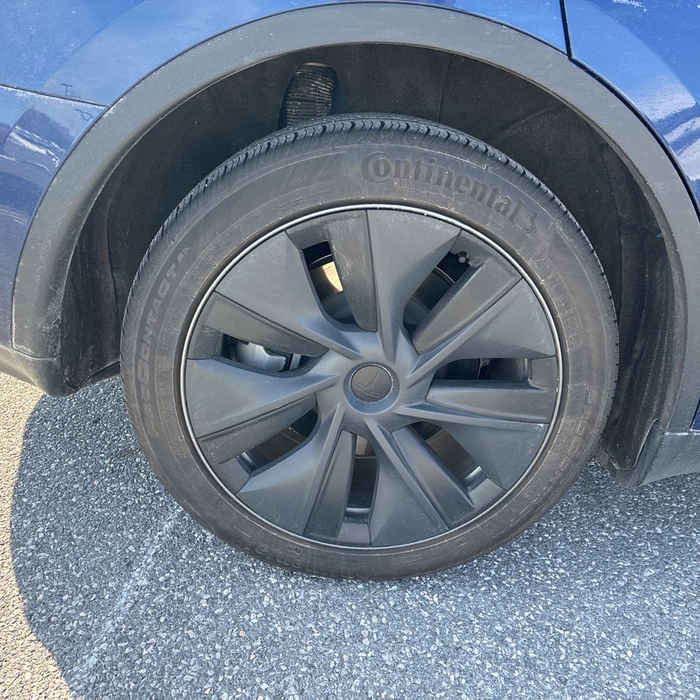 2024 Tesla Model Y Long Range - Image 19