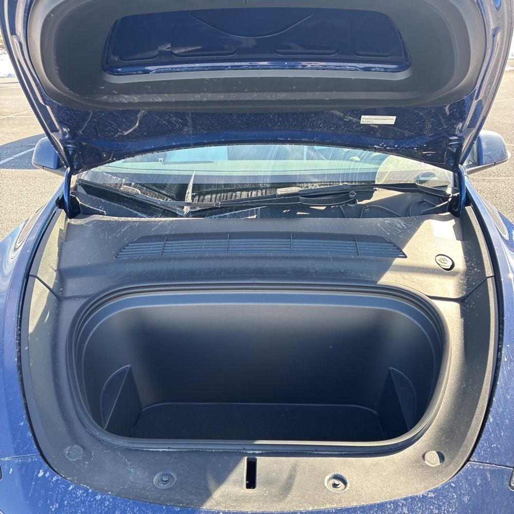 2024 Tesla Model Y Long Range - Image 28