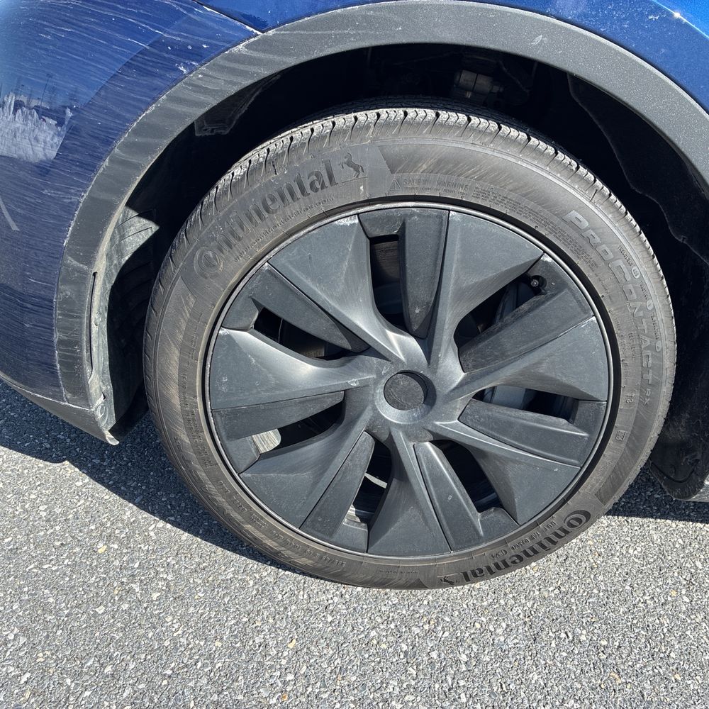 2024 Tesla Model Y Long Range - Image 32