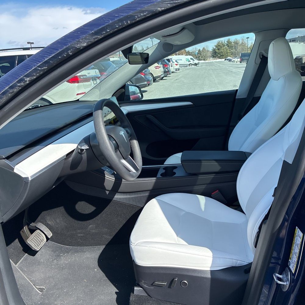 2024 Tesla Model Y Long Range - Image 40