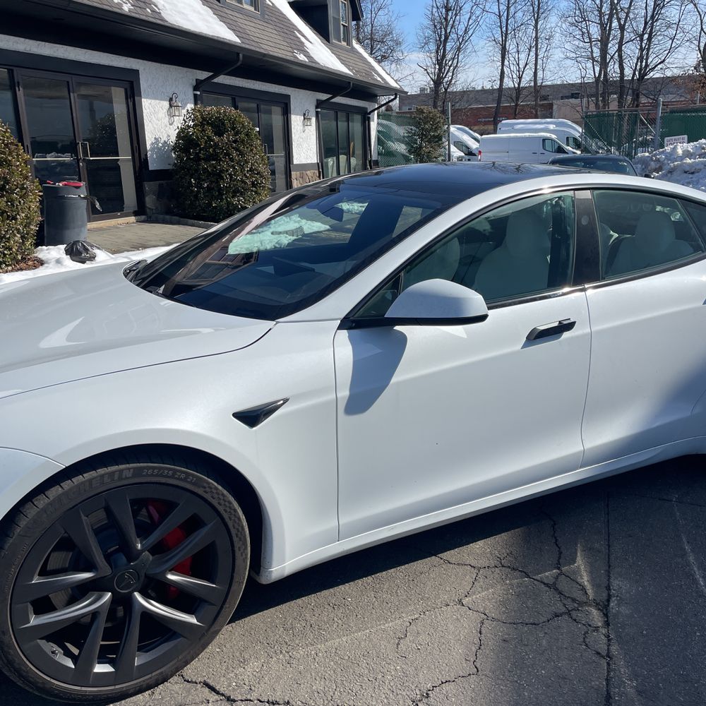 2023 Tesla Model S Plaid - Image 4