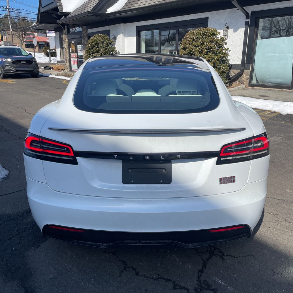 2023 Tesla Model S Plaid - Image 11