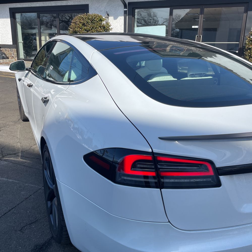 2023 Tesla Model S Plaid - Image 27