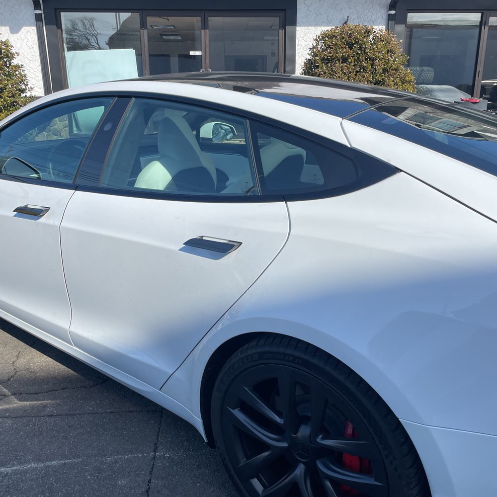 2023 Tesla Model S Plaid - Image 29