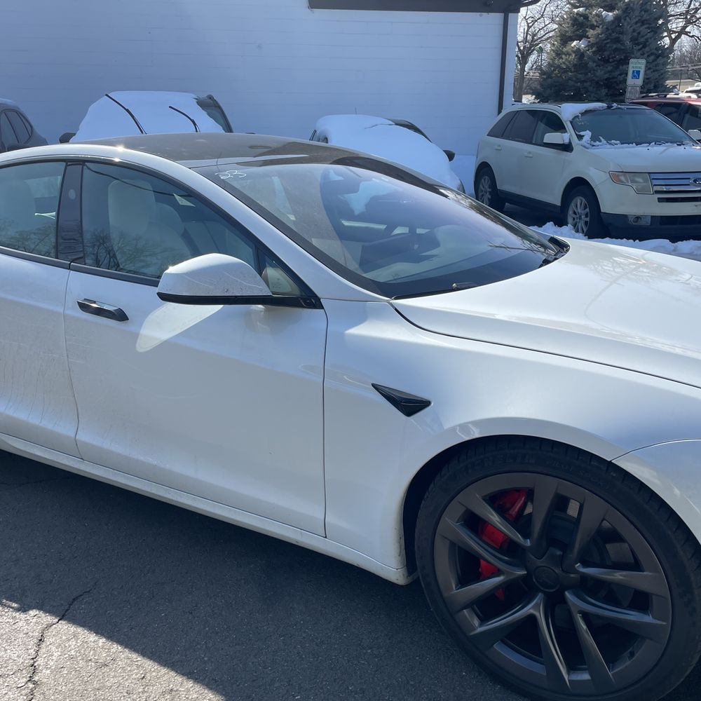 2023 Tesla Model S Plaid - Image 31