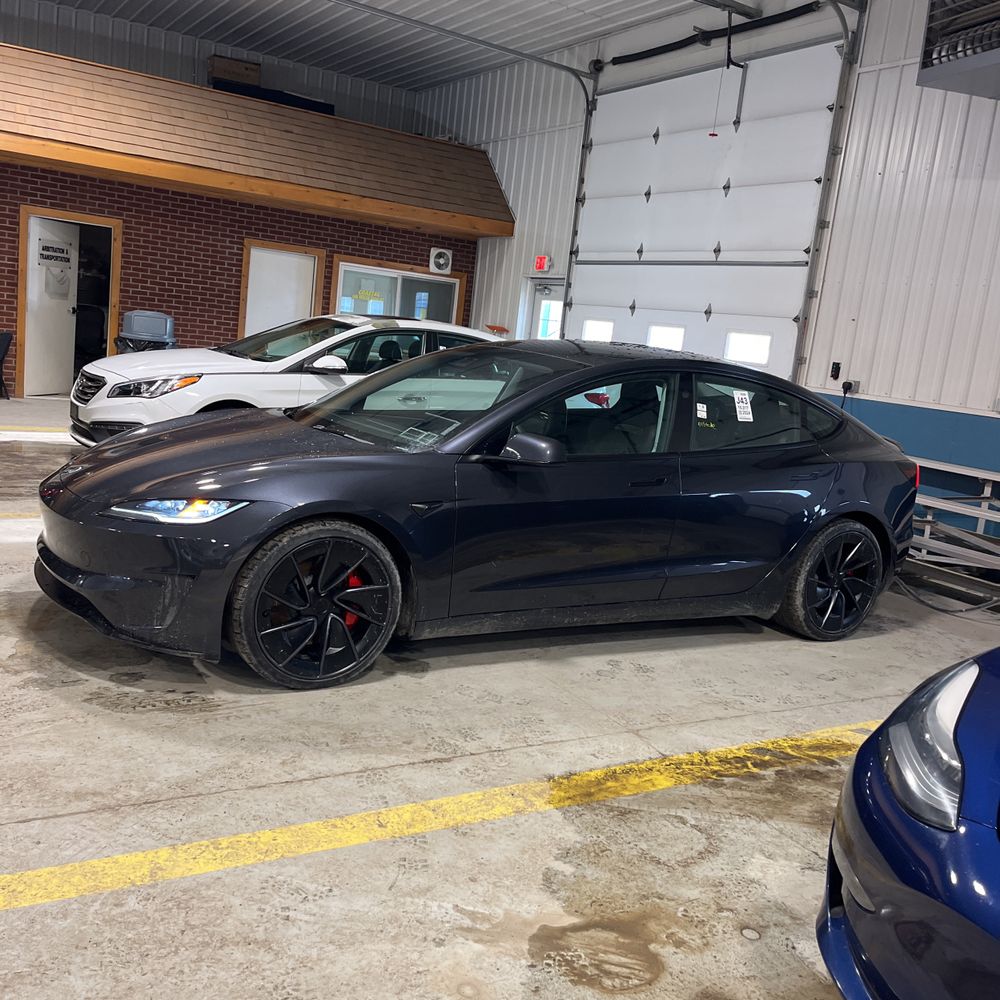 2024 Tesla Model 3 Performance - Image 17