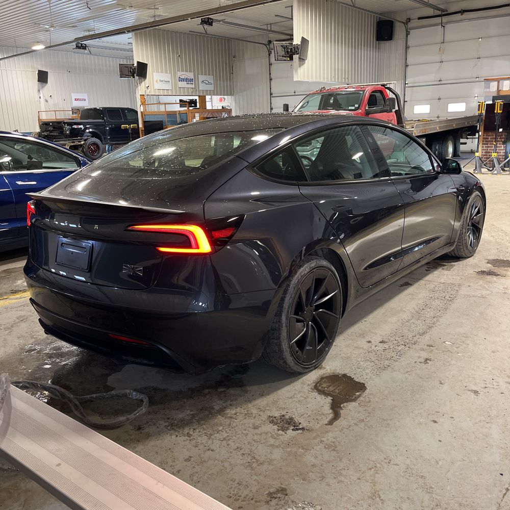 2024 Tesla Model 3 Performance - Image 23