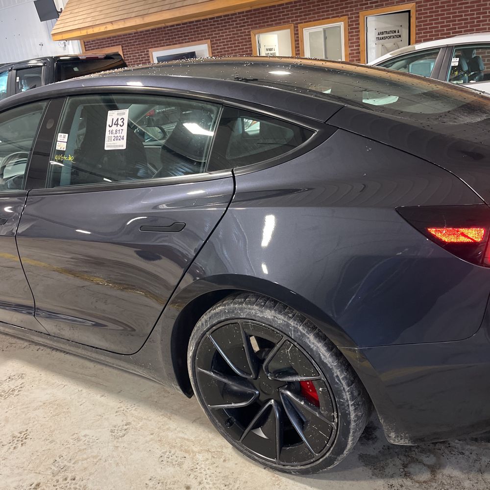2024 Tesla Model 3 Performance - Image 31