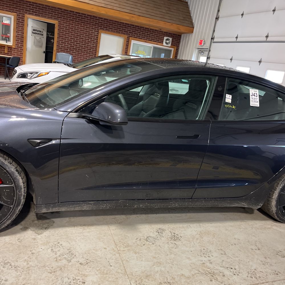2024 Tesla Model 3 Performance - Image 34