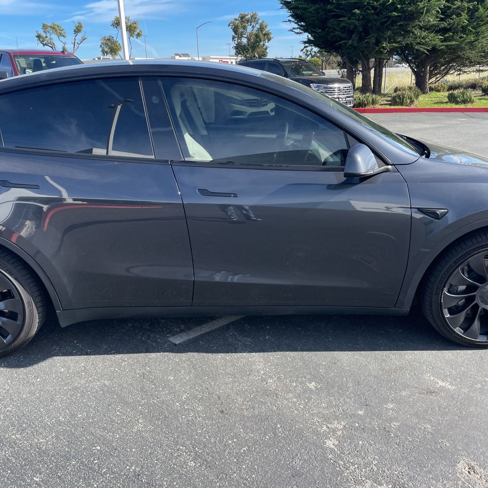 2025 Tesla Model Y Long Range - Image 5