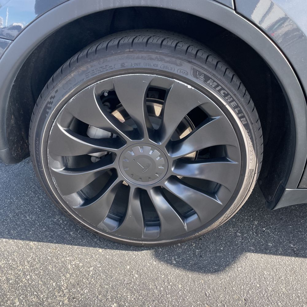 2025 Tesla Model Y Long Range - Image 6