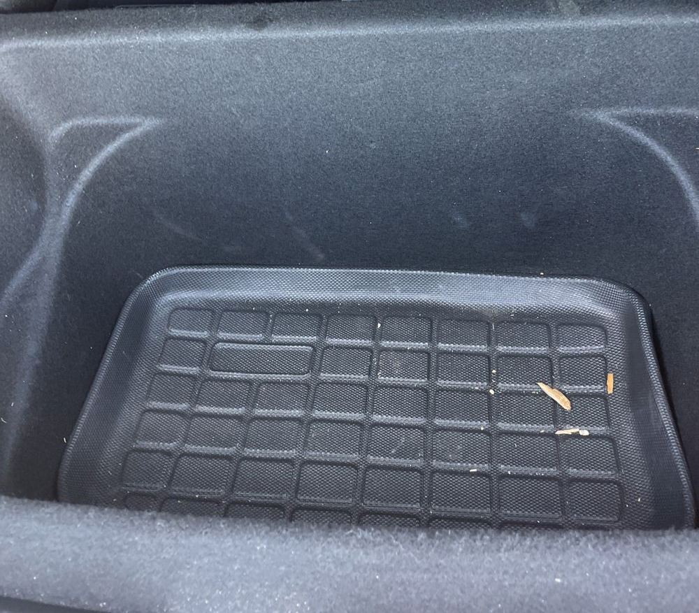 2025 Tesla Model Y Long Range - Image 9