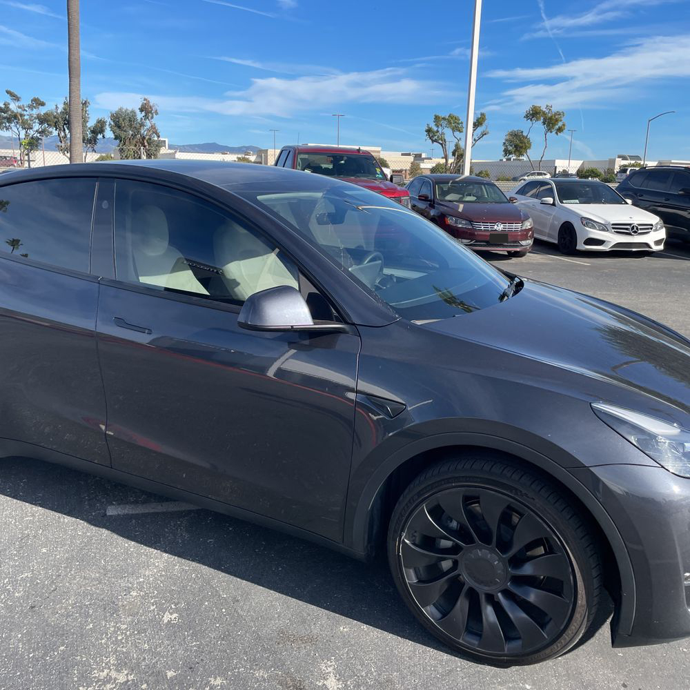 2025 Tesla Model Y Long Range - Image 16