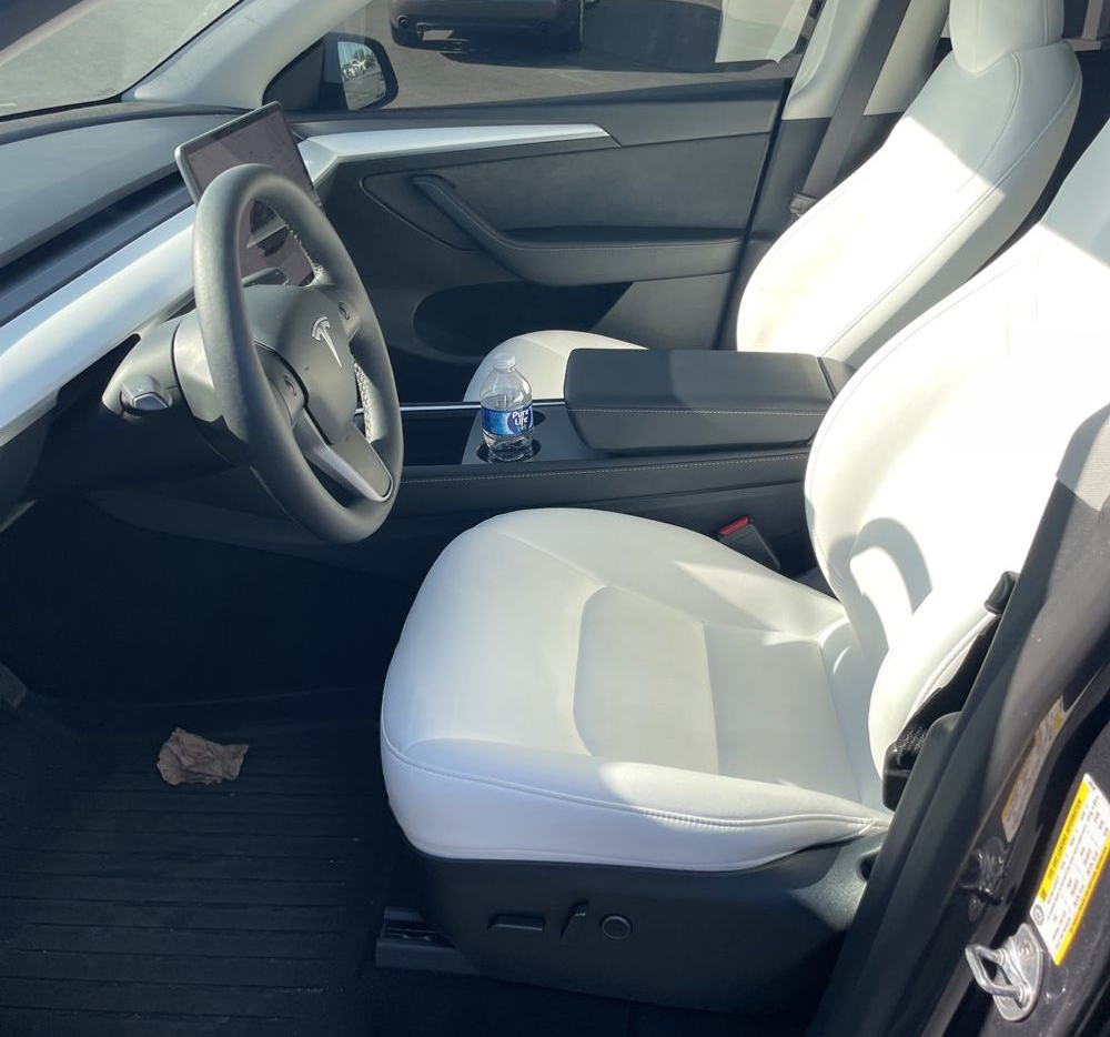 2025 Tesla Model Y Long Range - Image 23