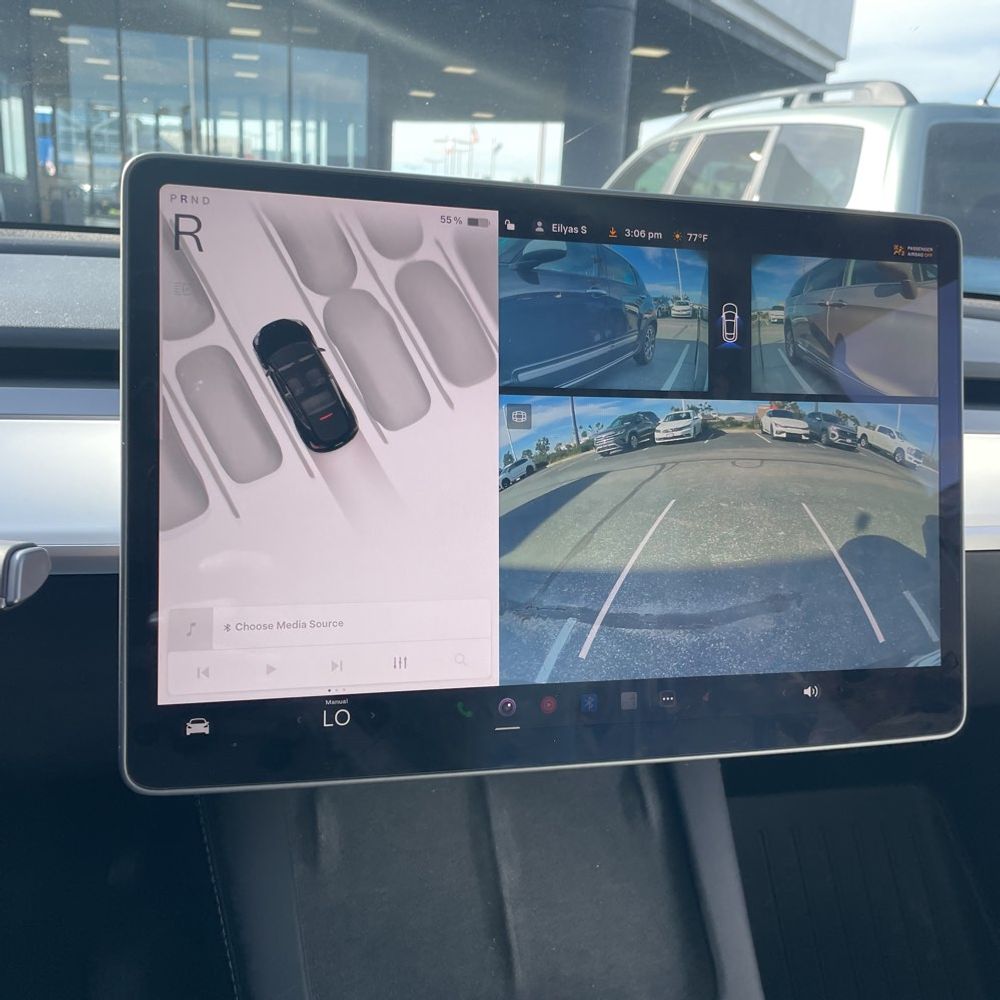 2025 Tesla Model Y Long Range - Image 35