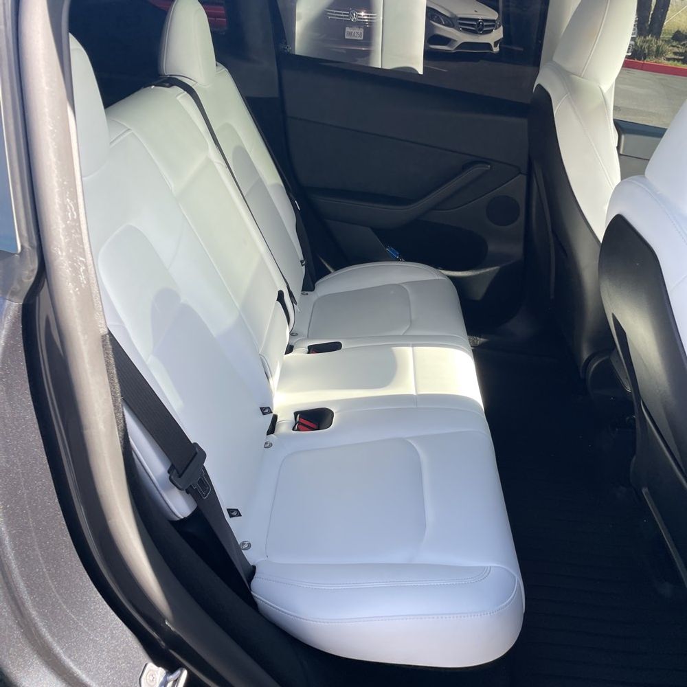 2025 Tesla Model Y Long Range - Image 40