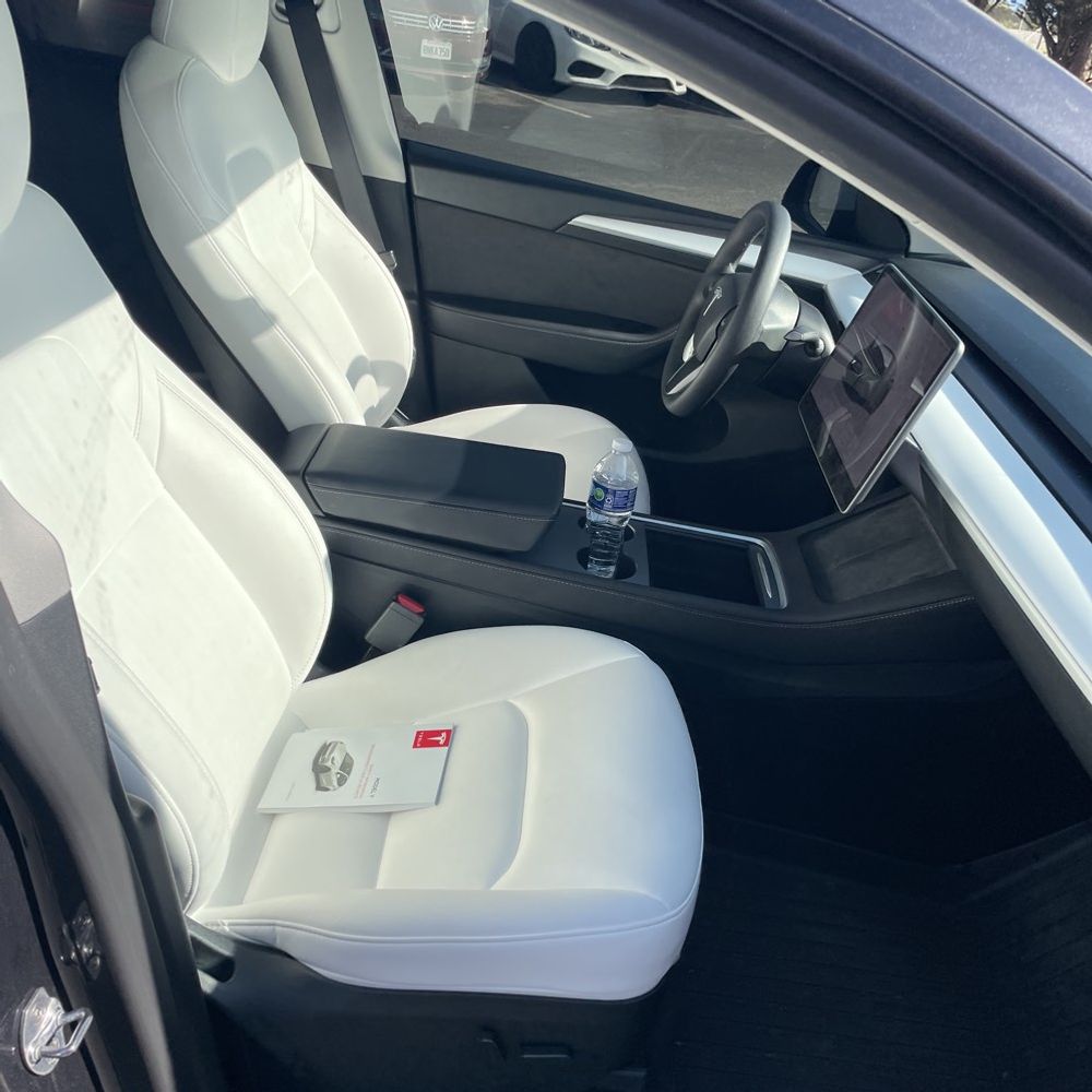 2025 Tesla Model Y Long Range - Image 42