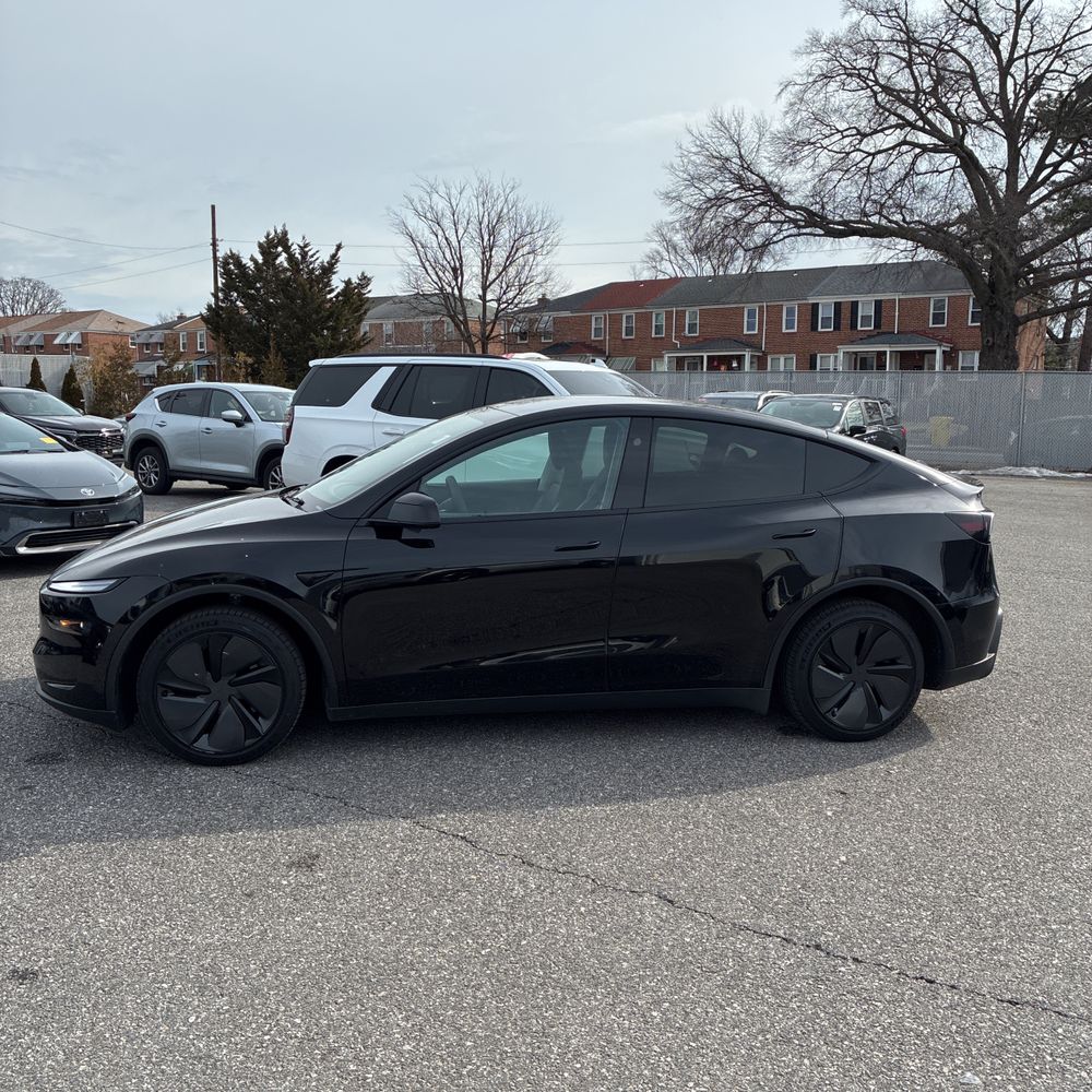 2026 Tesla Model Y Long Range - Image 10
