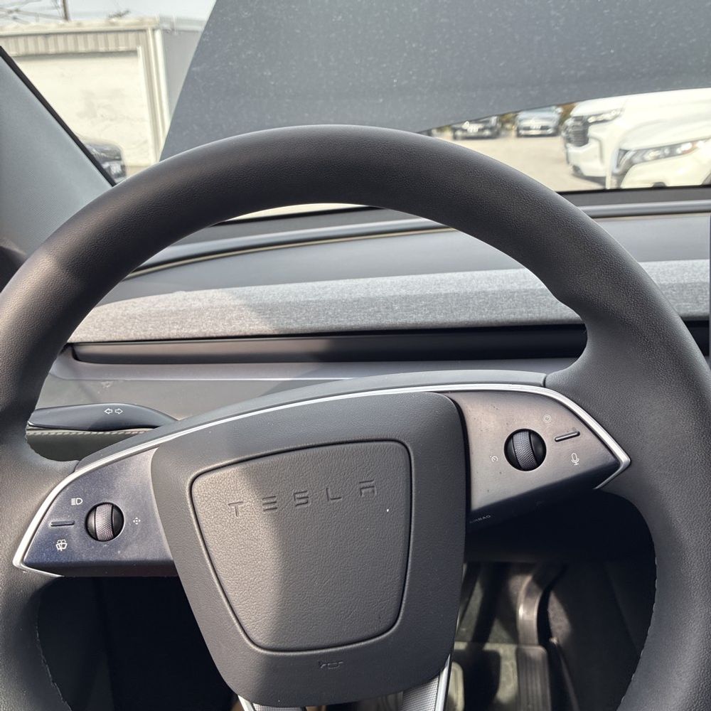 2026 Tesla Model Y Long Range - Image 12